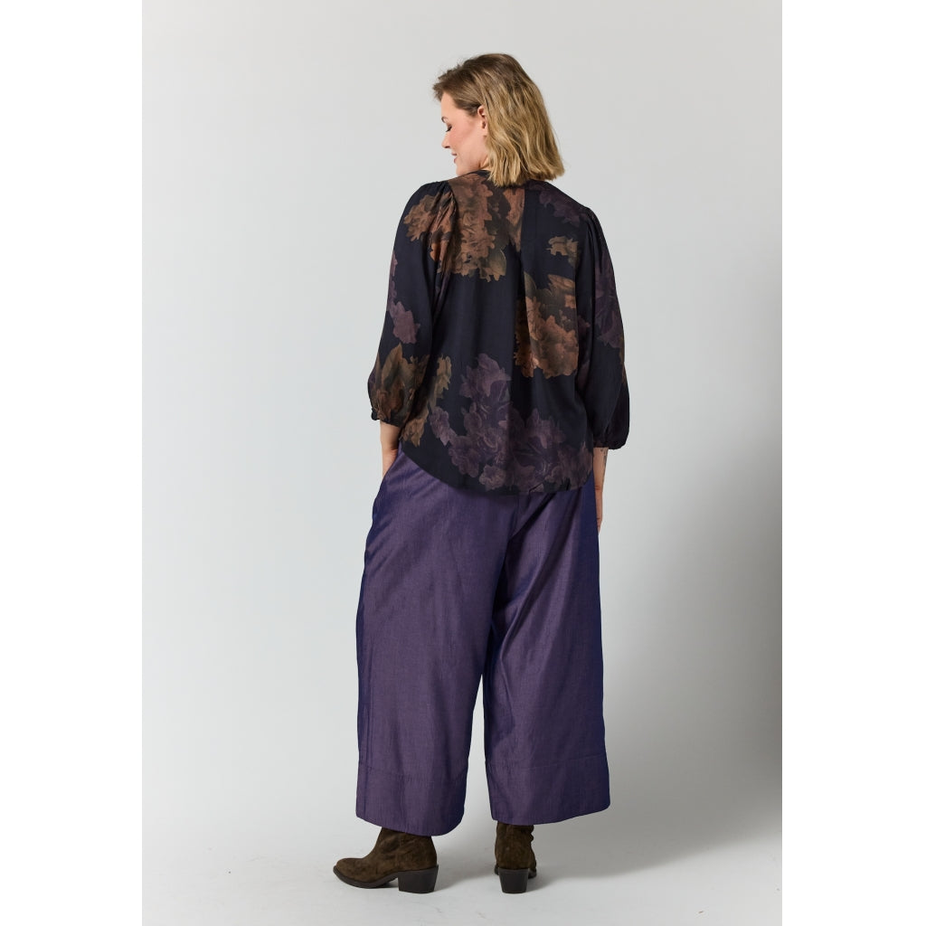 Gozzip Woman GVilde Blouse Blouse Black with big flowers